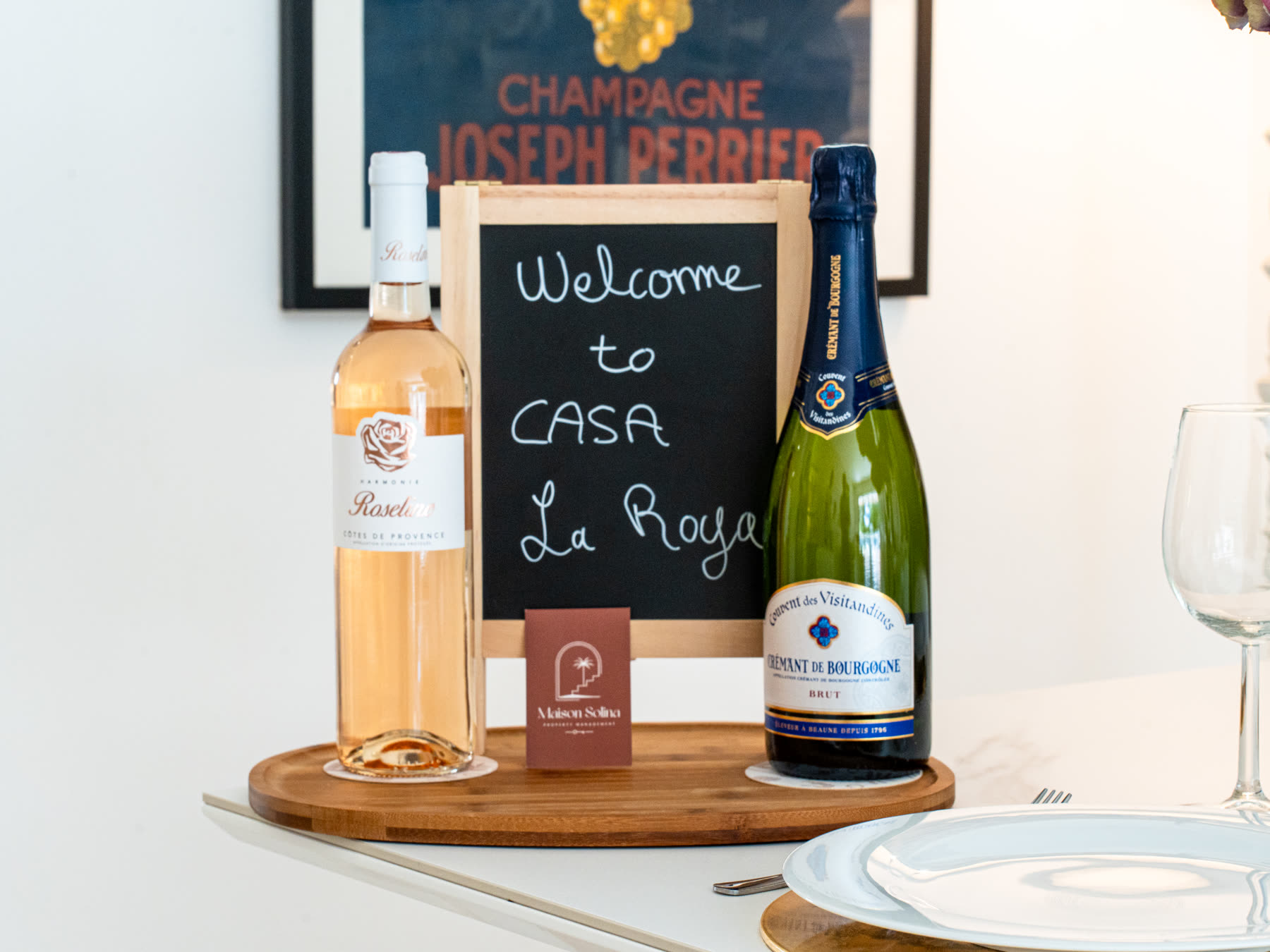 Welcome board with rosé and crémant on arrival